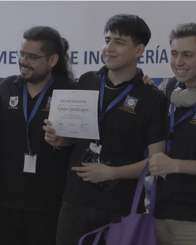 El equipo Speedwagon recibe su diploma de honor
